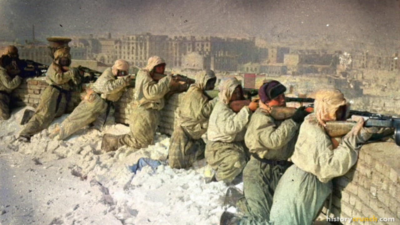 Soviets defend a position during the Battle of Stalingrad. (Colorized by historycrunch.com)