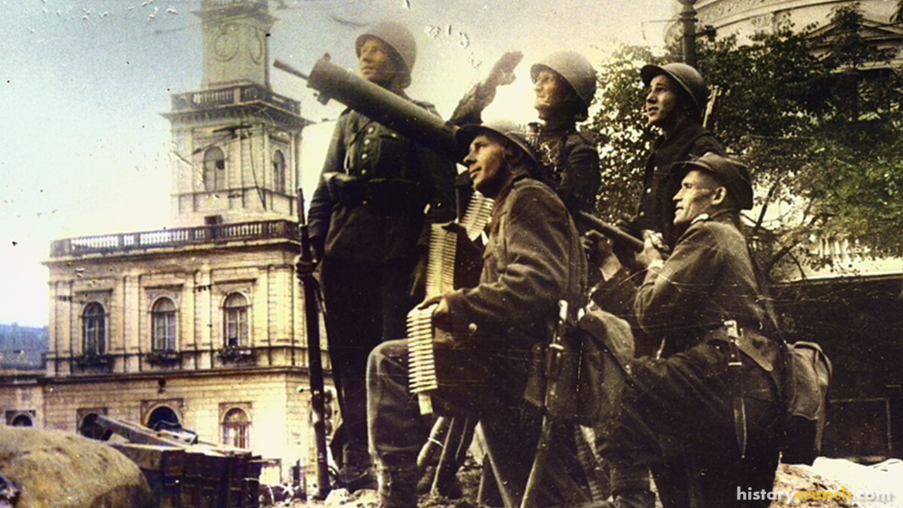 Polish soldiers with anti-aircraft machine gun  in September of 1939. (Colorized by historycrunch.com)
