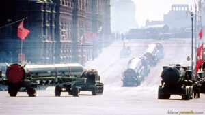 Nuclear Arms Race in the Cold War