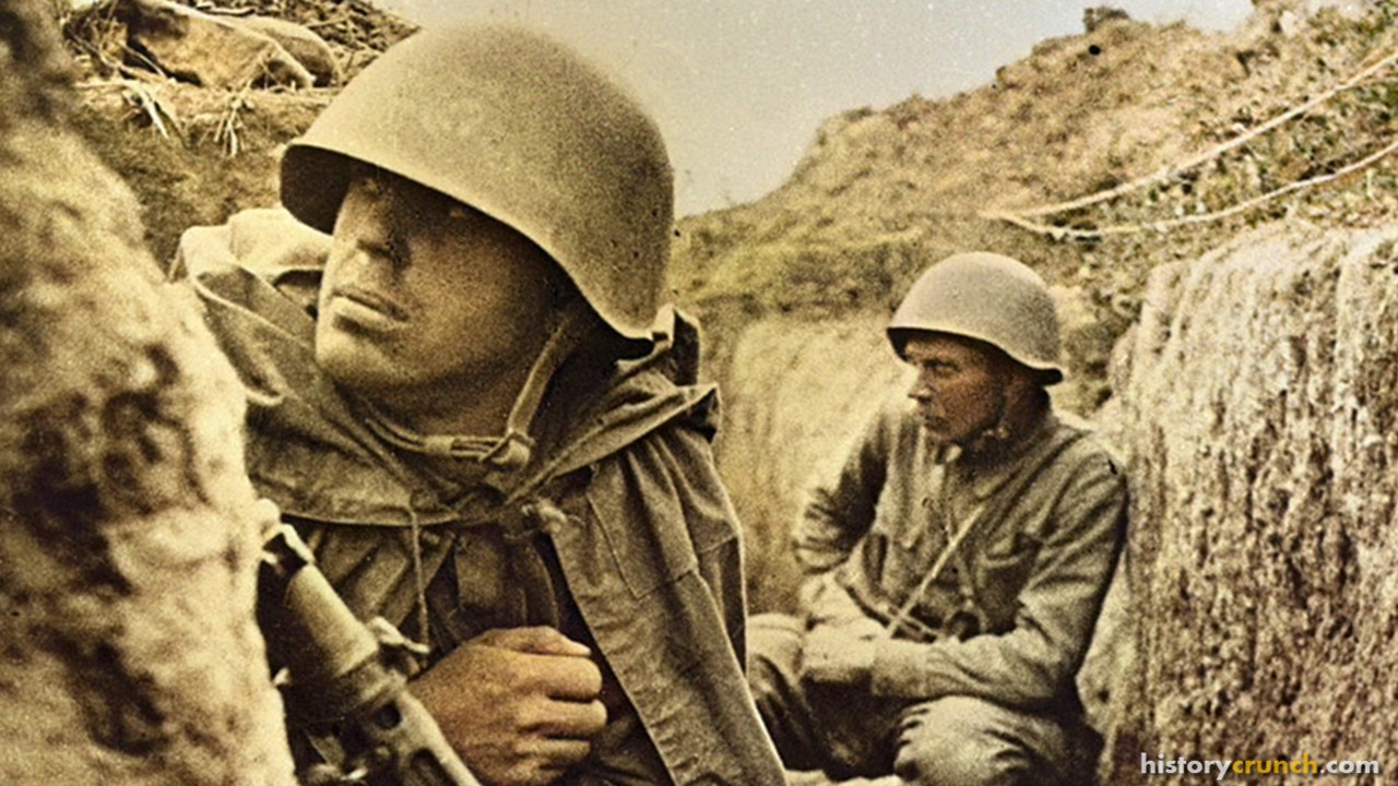 Soldiers in the trenches on the Leningrad Front before an offensive. (Colorized by historycrunch.com)