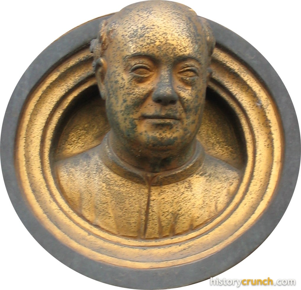 Self-portrait of Lorenzo Ghiberti on the Gates of Paradise, Florence Baptistery. (about 1450). (Photo: Richardfabi, CC BY-SA 3.0, via Wikimedia Commons)